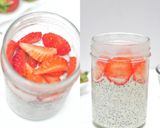 Foto langkah ke 3 dari resep Strawberry Sorbet Chia Overnight Oats.