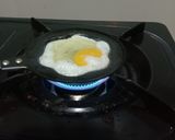 Foto langkah ke 2 dari resep Telur ceplok asam pedas.
