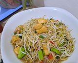 Foto langkah ke 5 dari resep Tumis Tauge Tahu Simpel.