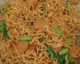 Foto langkah ke 4 dari resep Mie Goreng Praktis.