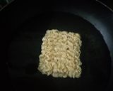 Foto langkah ke 2 dari resep Omelete Mie.