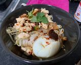 รูปขั้นตอนการทำที่ 10 ของ ก๋วยเตี๋ยวไก่ต้มยำ แห้ง ใส่ไข่