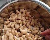 Foto langkah ke 3 dari resep Oven Roasted Cashew Nut Kendari anti gagal.