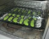 Foto langkah ke 6 dari resep Caterpillar Cookies.