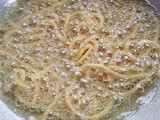 રાજગરા ના લોટ ની સેવ (Rajgira Flour Sev Recipe In Gujarati)