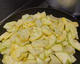 Foto del paso 2 de la receta: Calabacines🥒en salsa🥛cremosa🎃de vegetales🥕🥙🥘
