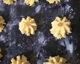 A picture of step 5 of Raisin Petit Fours.