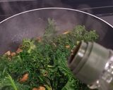 Foto del paso 3 de la receta Kale con champiñones, piñones y otras cosas!