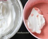 Foto langkah ke 3 dari resep Ogura Cake Strawberry Yoghurt Cottony Cake with Fresh Strawberry.