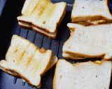 A picture of step 4 of Corn mayo grill sandwiches.