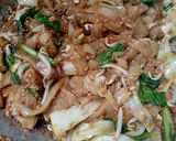 Foto langkah ke 4 dari resep Kwetiauw goreng ayam.