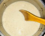 A picture of step 4 of Banana’n’milk pap.