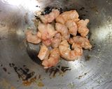 Foto del paso 3 de la receta: Arroz frito chino con camarones 🦀
