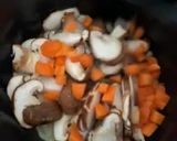 Gambar langkah 1 resipi Mushroom Soup (versi cendawan shiitake).
