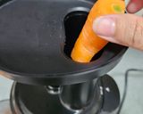 Foto langkah ke 2 dari resep Carrot and Apple Juice.