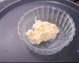 A picture of step 2 of Blueberry cheese pastry.