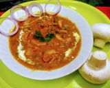 A picture of step 8 of Mushroom Matar.