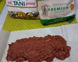 Foto langkah ke 3 dari resep Homemade Chicken Pepperoni.