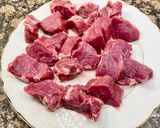Foto del paso 2 de la receta Solomillo de cerdo con salsa roquefort, peras y espinacas