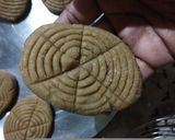 A picture of step 3 of Thekua/ Khajuria.