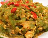 Foto langkah ke 4 dari resep Pare tumis telur.