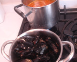 Foto del paso 2 de la receta: Pasta de tiburones, moluscos y gambas
