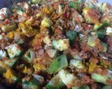 Foto del paso 2 de la receta: Tortilla de zapallitos y zanahoria rellena con queso y huevo