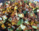 Foto del paso 2 de la receta: Tortilla de zapallitos y zanahoria rellena con queso y huevo