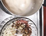 Hình bước làm 3 của món Bánh bao nhân thịt, trứng cút và trứng muối