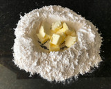 Foto del paso 3 de la receta: Masa casera para discos/tapas de empanadas