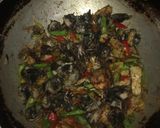 Foto langkah ke 3 dari resep Oseng cumi hitam tempe.