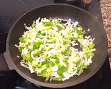 Foto del paso 2 de la receta: Pasta (espaguetis) con sofrito casero