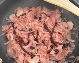 Foto del paso 5 de la receta: Cebolla morada caramelizada sin azúcar a fuego lento