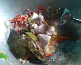 Foto langkah ke 3 dari resep Ayam Kuah Coca Cola.