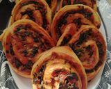 A picture of step 9 of Spinach and garlic pinwheels.