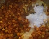 A picture of step 1 of Chana makhana in creamy spinach gravy.