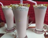 A picture of step 3 of Rose Banana Milk Shake.