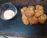 Foto del paso 8 de la receta: Tortillitas de fogonero y palitos de cangrejo con salsa rosa