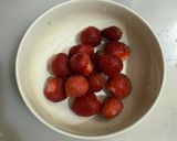 Foto langkah ke 1 dari resep Roasted Milk Tea Strawberry.