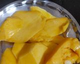 A picture of step 1 of Mango shake.