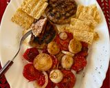 Φωτογραφία βήματος 5 της συνταγής 👨‍🍳 Μπιφτέκια στο Σχαροτηγάνι με Ψητά Ντοματάκια & Κρεμμύδια