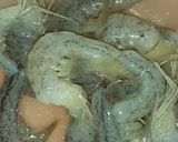 Foto langkah ke 2 dari resep Kol tumis udang.