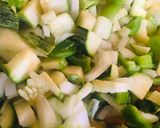 Foto del paso 3 de la receta: ARROLLADO DE POLENTA RELLENO CON ACELGA Y ZUCHINIS (bañado con salsa blanca) 🤩🤗😋🧅🫑🥬🥒😋🤩