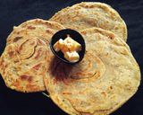गार्लिक बटर लच्छा पराठा (garlic butter lachha paratha recipe in marathi) रेसिपी स्टेप 4 फोटो