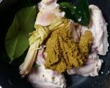 Foto langkah ke 5 dari resep Ayam Bumbu Laos (Serundeng lengkuas).