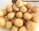Foto langkah ke 2 dari resep Algamja Jorim (알감자조림) Baby Potato Korea.