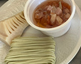 Foto del paso 1 de la receta: Spaghetti de trigo y soja verde con bacalao, salmón y brote de bambú