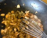 Foto del paso 5 de la receta: Berenjena rellena de pollo y bechamel sin gluten (keto)