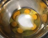Une image de l'étape 2 de Gâteau surprise soufflé aux pêches de vigne.
