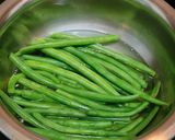 A picture of step 1 of Buttery Sautéed French Beans with sesame seeds.